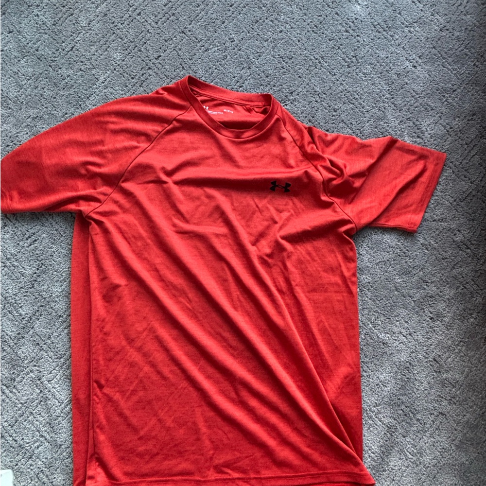 Men’s Under Armour tshirt. EUC.